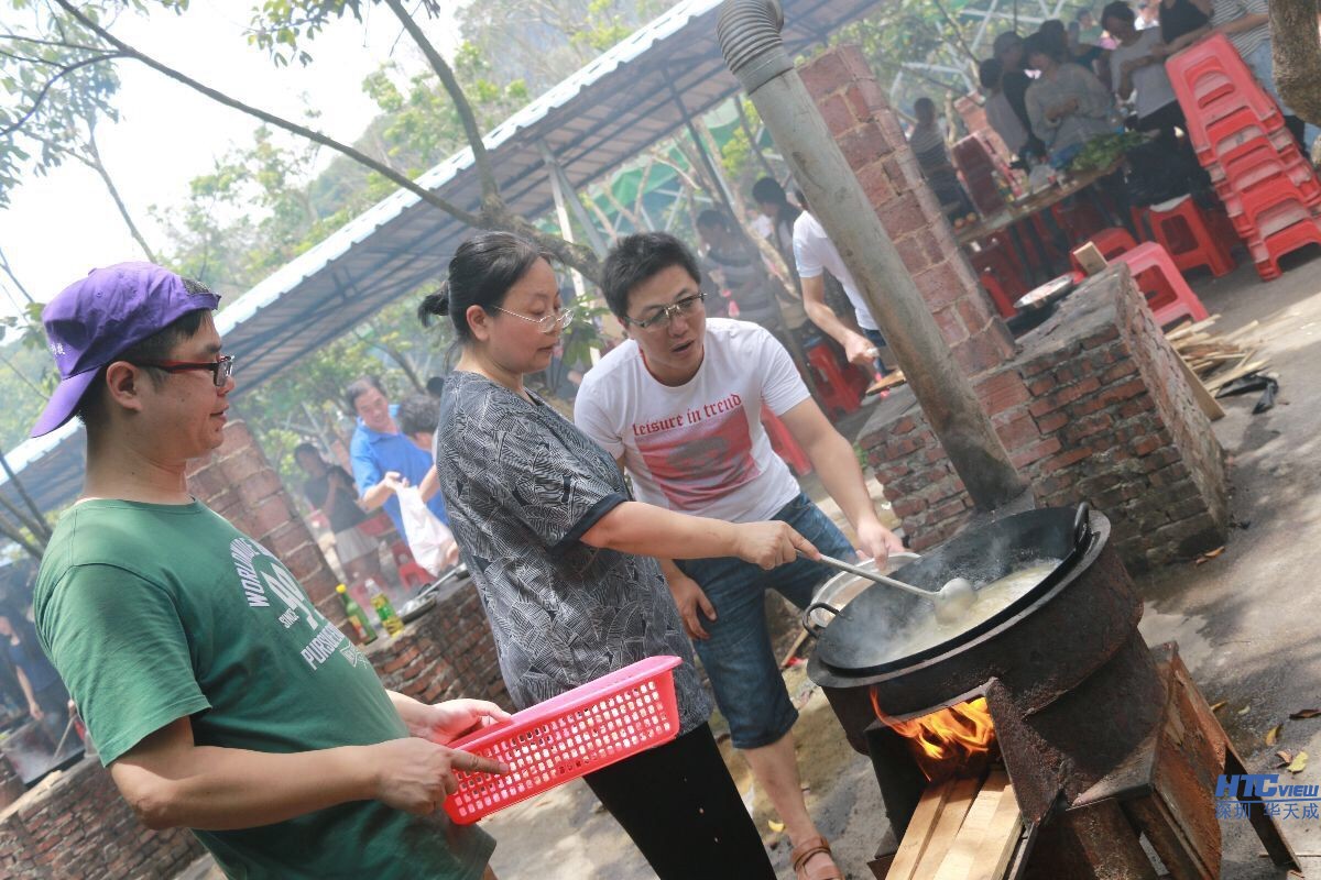 好大一锅汤啊 看着都美味