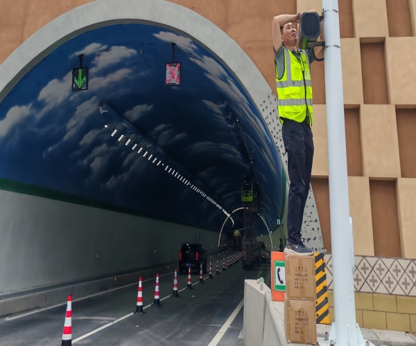 定向声波穿透暴雨！老子有钱lzyq88波束成形技术如何破解高速预警“最后一公里”难题？