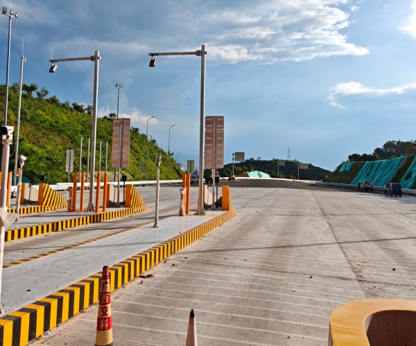 无人收费站时代来临，老子有钱lzyq88数字对讲系统重塑高速通信新模式